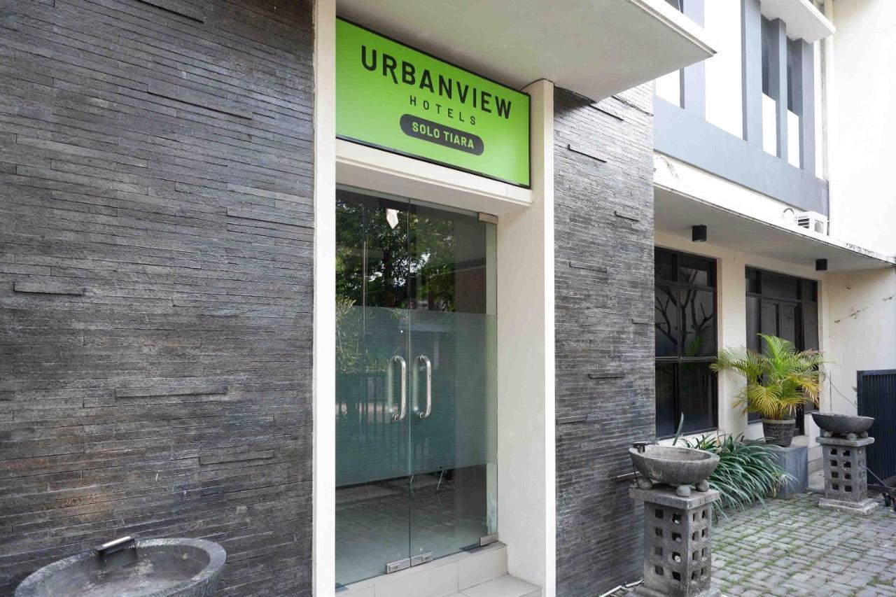 Urbanview Hotel Solo Tiara Bagian luar foto